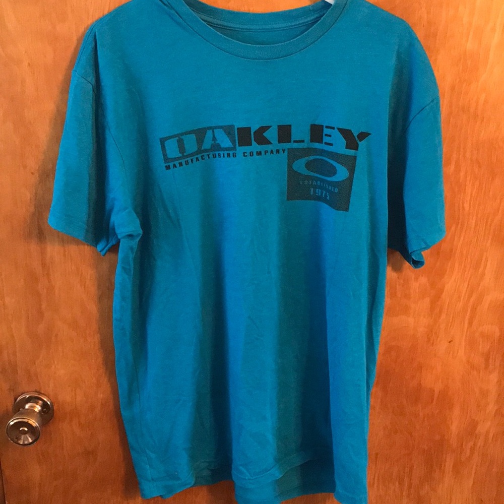 Men’s Oakley. T- shirt blue color